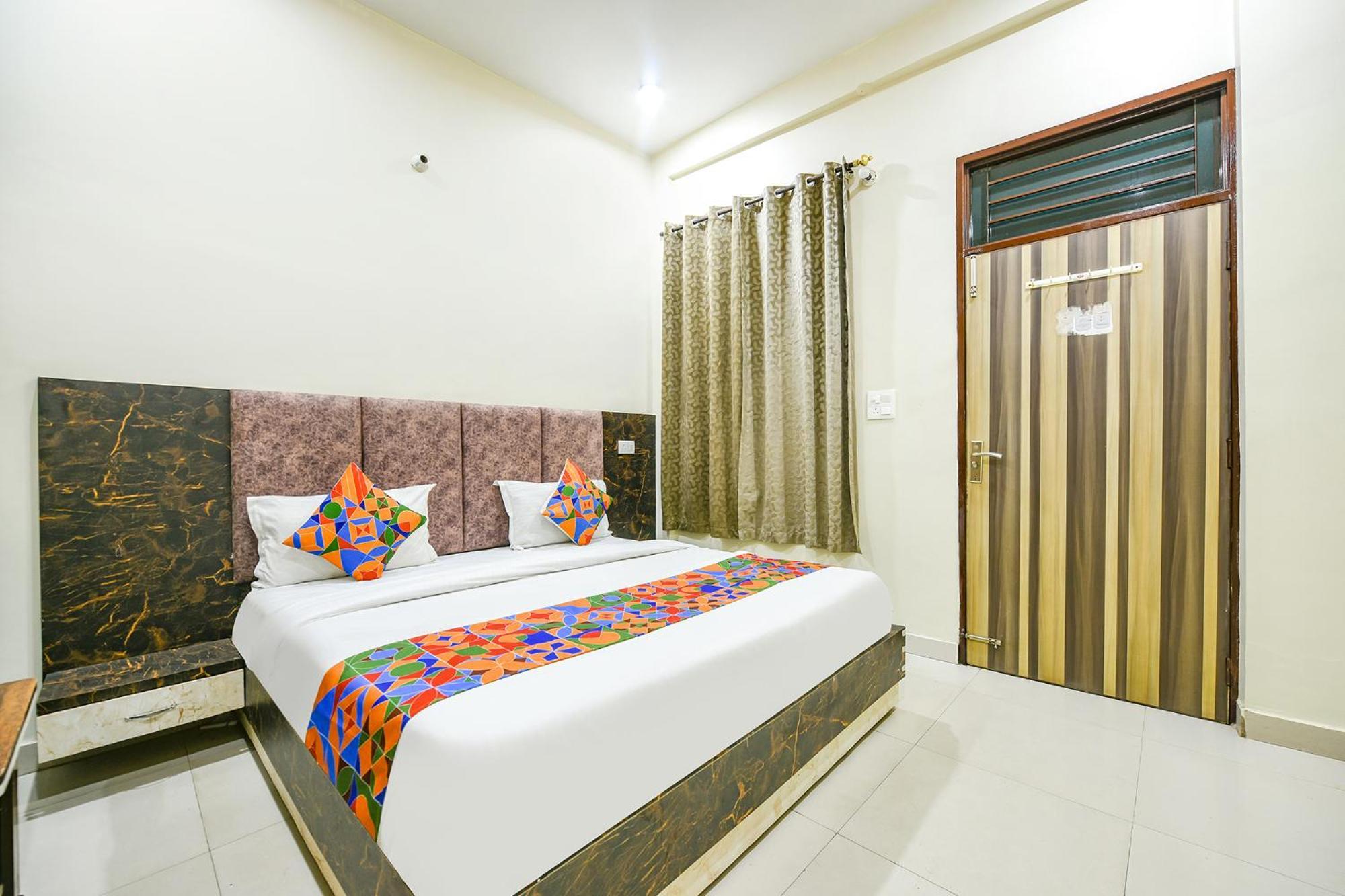 Fabexpress Galaxy Hotel Nayagaon Exterior photo