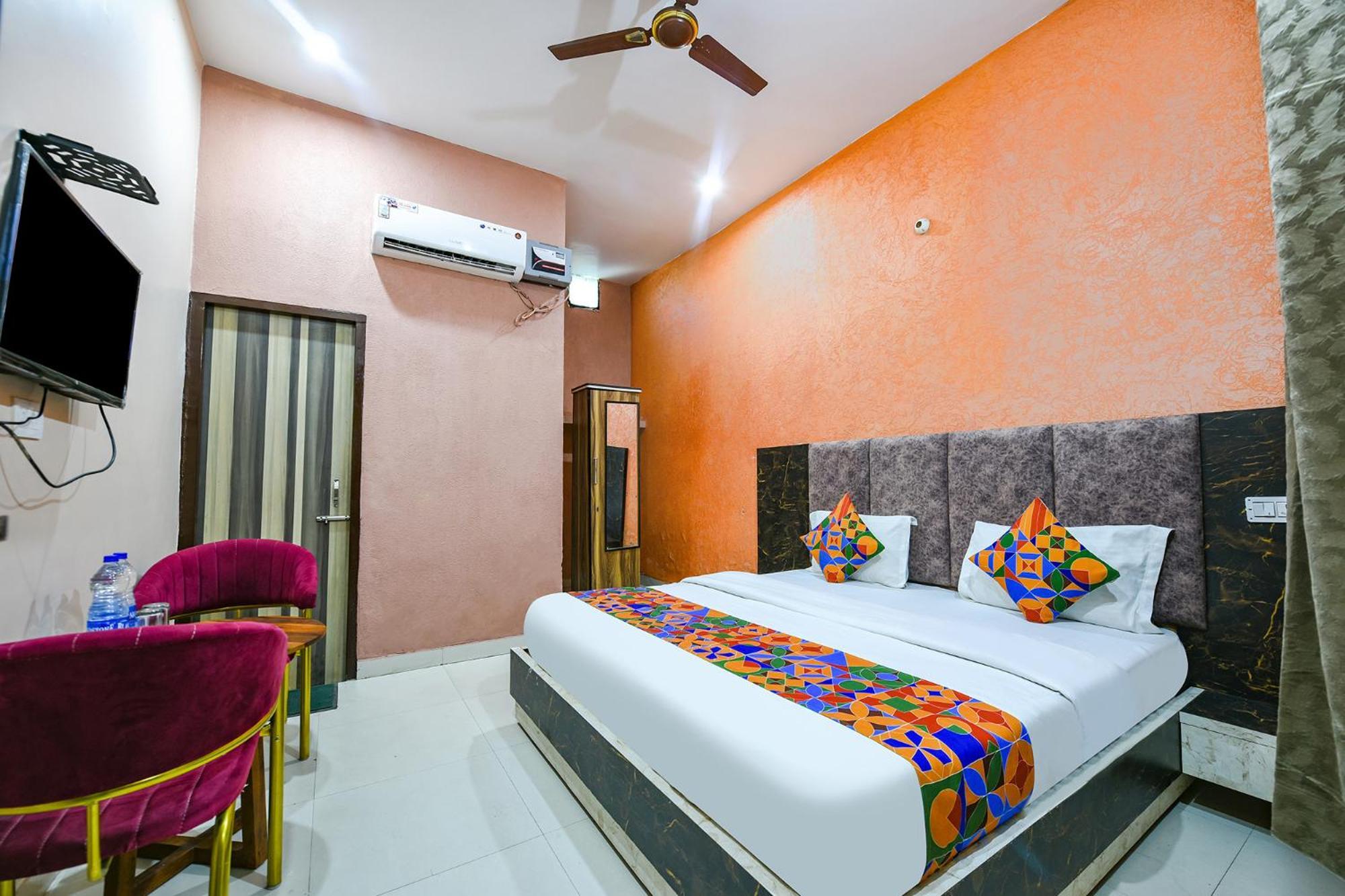 Fabexpress Galaxy Hotel Nayagaon Exterior photo