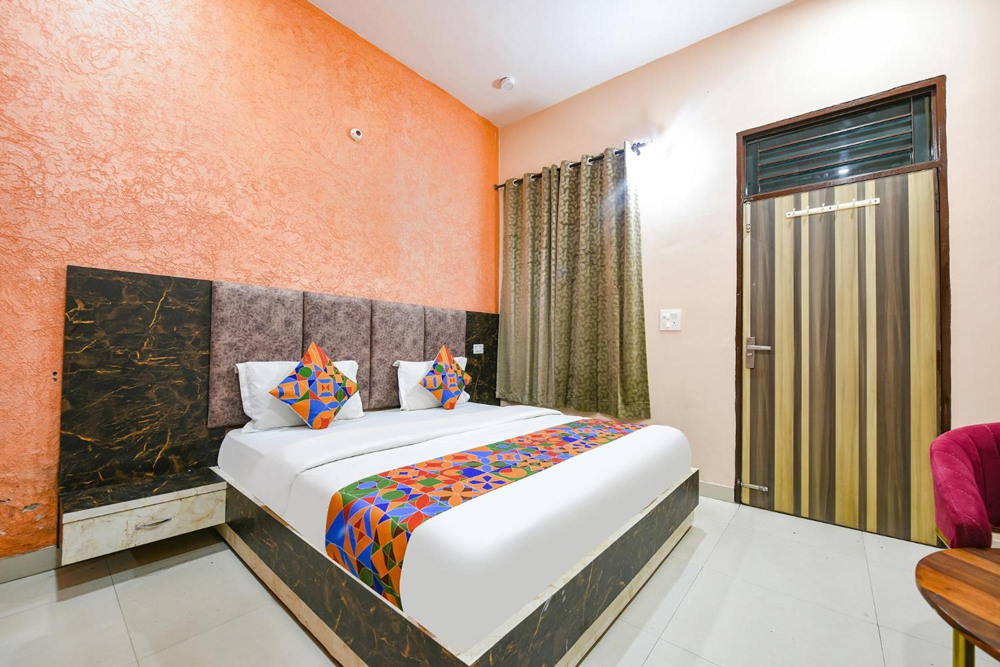 Fabexpress Galaxy Hotel Nayagaon Exterior photo