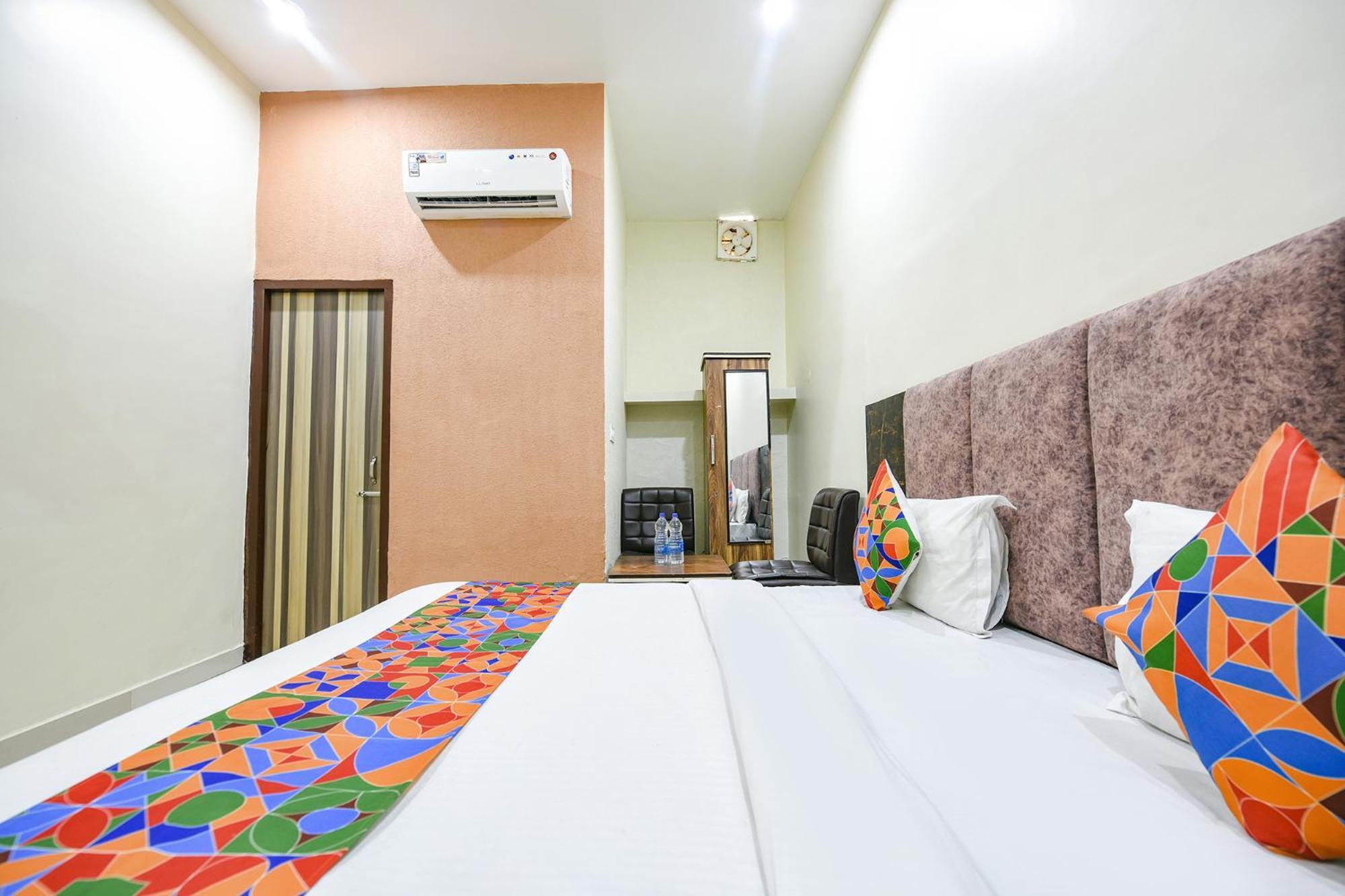 Fabexpress Galaxy Hotel Nayagaon Exterior photo