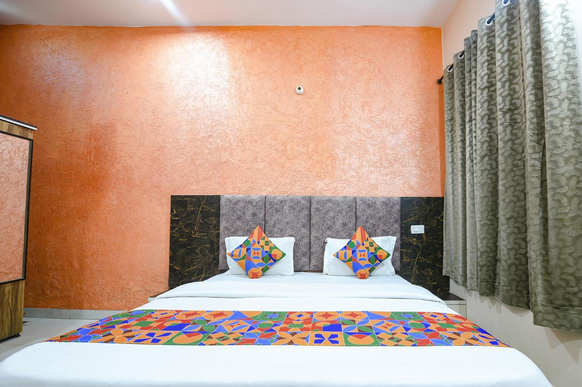 Fabexpress Galaxy Hotel Nayagaon Exterior photo